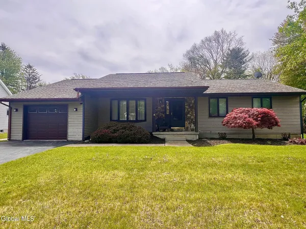 $409,000 | 6 St Francis Lane, Colonie, NY 12304