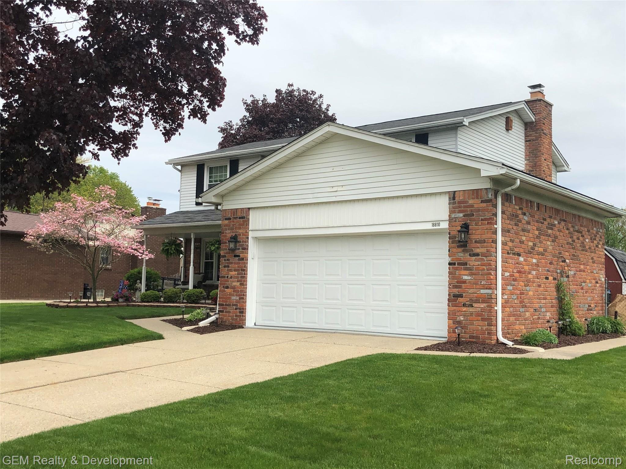 18810 Gill Road Livonia, MI 48152 - Photo 4 of 43 IMG_5355.jpeg