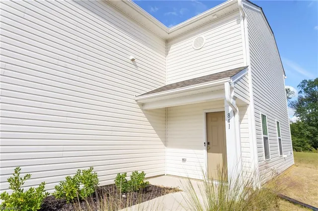 $325,000 | 841 Sage Hl Drive, Jamestown, NC 27282