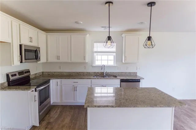 $325,000 | 841 Sage Hl Drive, Jamestown, NC 27282