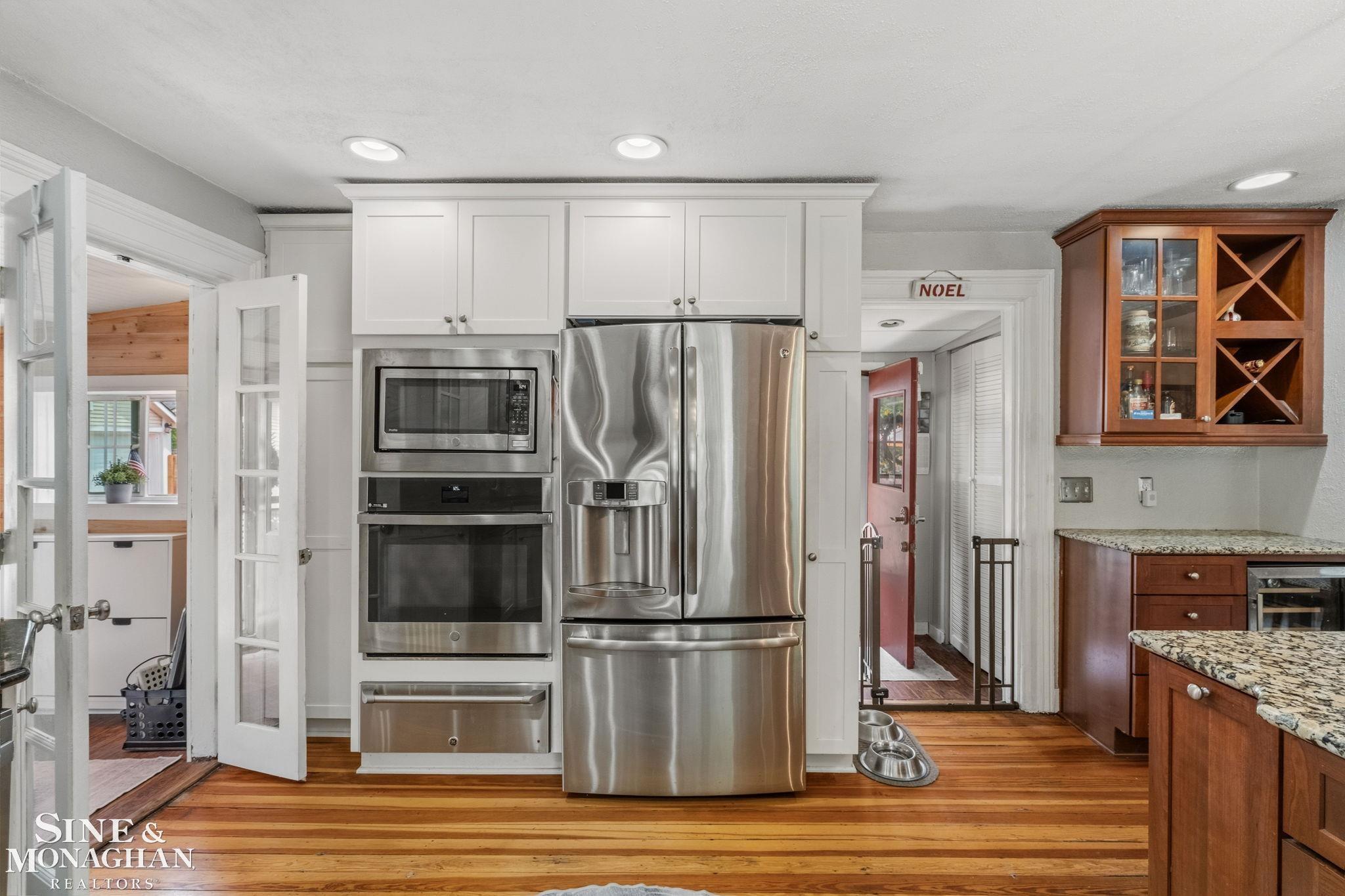 134 Kerby Road Grosse Pointe, MI 48236 - Photo 11 of 69 50213365-2facf6bd-7b9e-4ea3-8fb8-fb859993d3b0.JPG