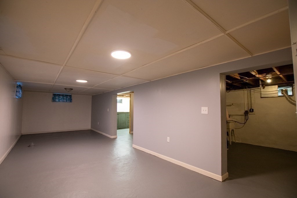 146 Davis Street Springfield, MA 01104 - Photo 12 of 15 an empty room with windows