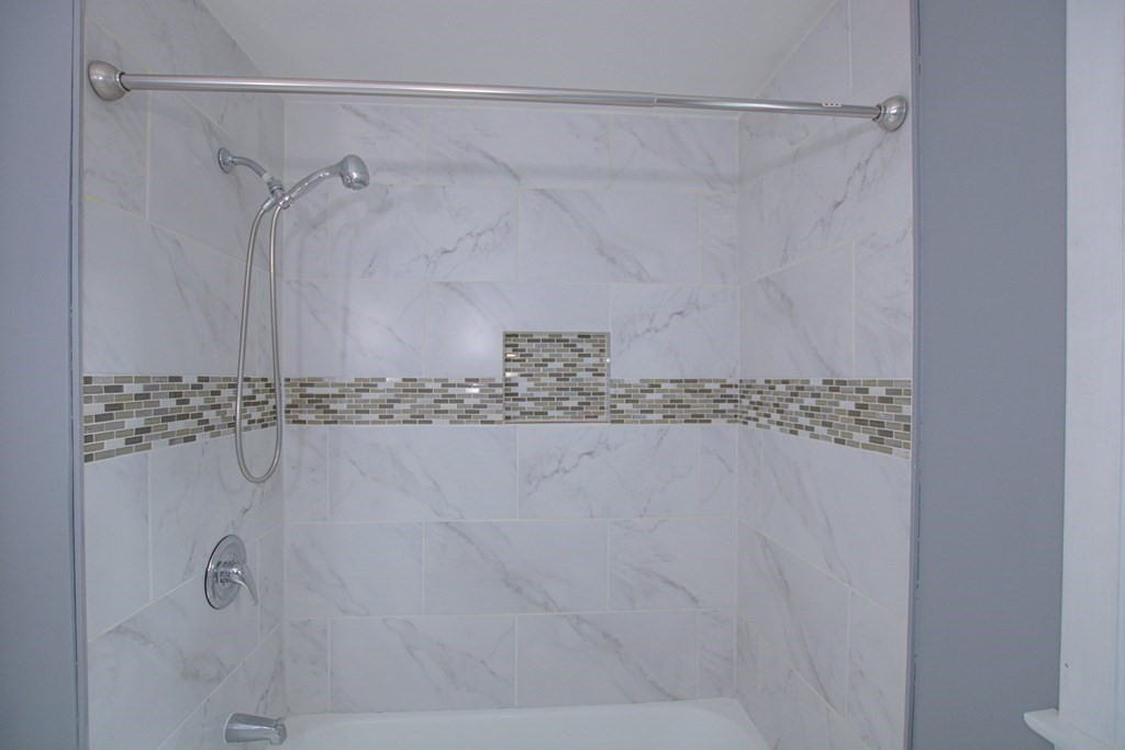 146 Davis Street Springfield, MA 01104 - Photo 7 of 15 a bathroom with a shower
