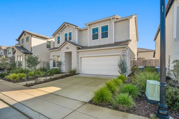 $639,000 | 2944 Vermont Avenue, Clovis, CA 93619