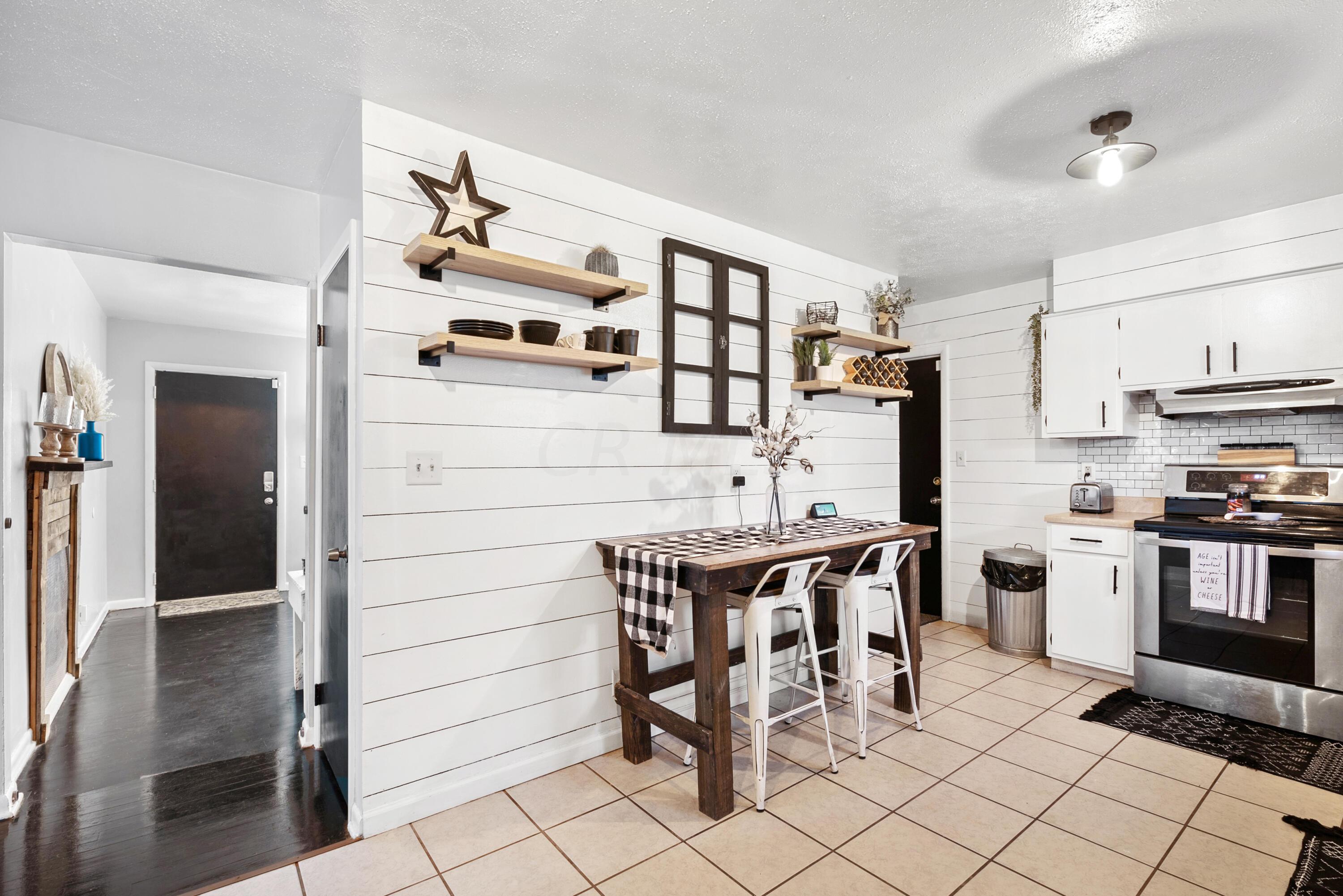 1332 Smith Road Columbus, OH 43207 - Photo 4 of 16 Kitchen