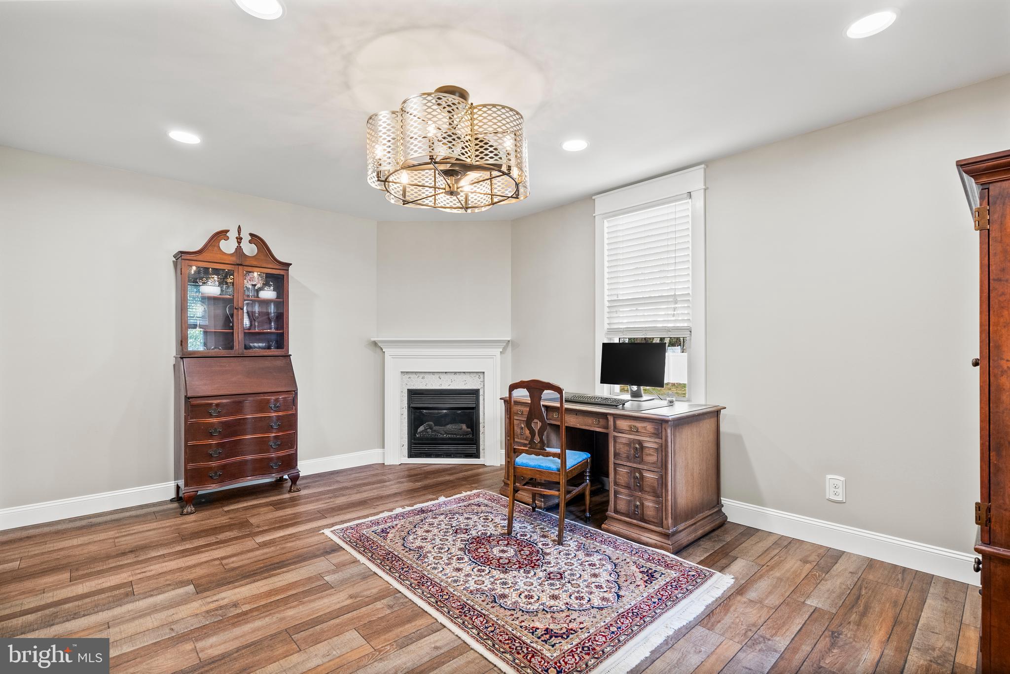 41 Pine Street Beverly, NJ 08010 - Photo 15 of 31 a view of a livingroom with furniture