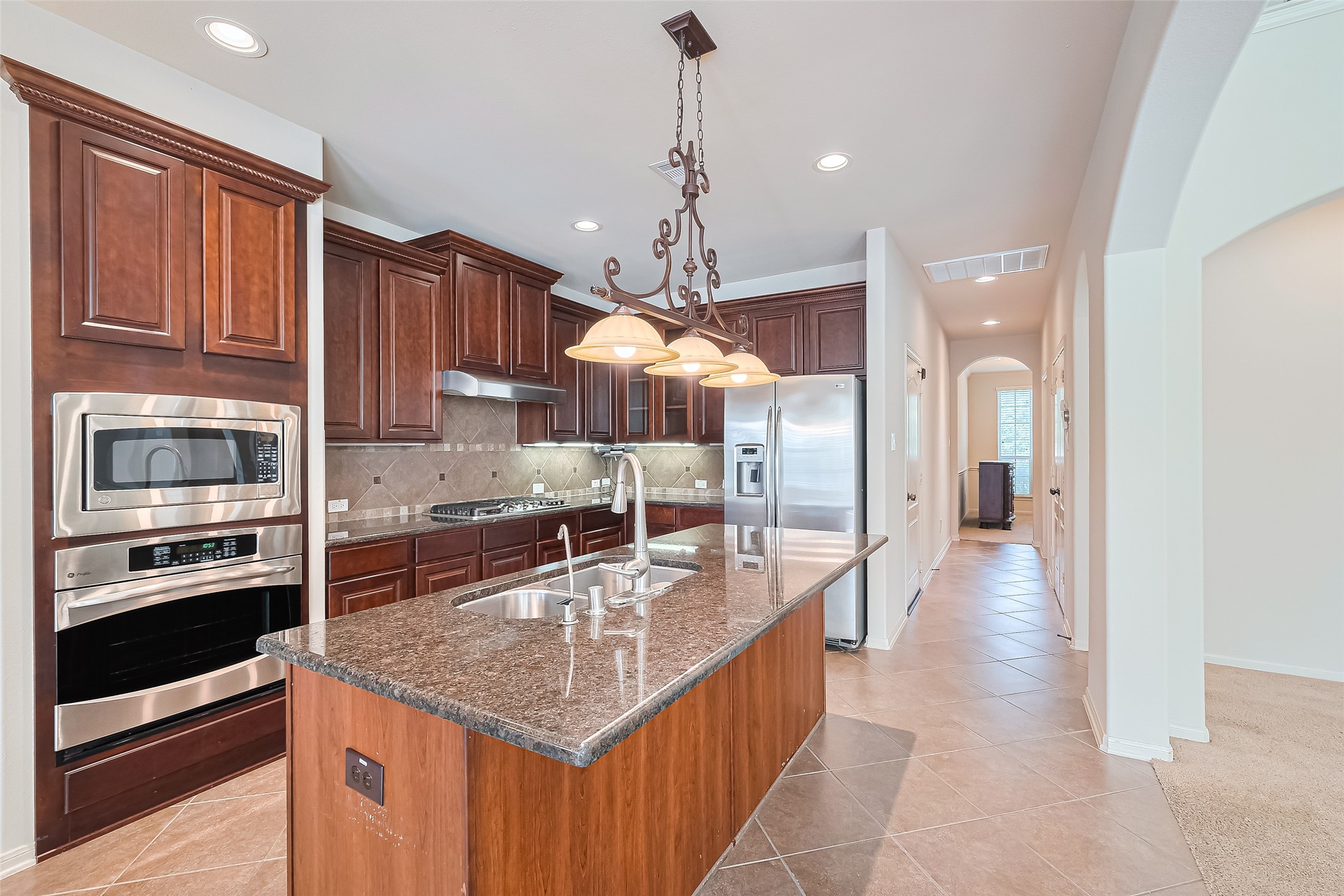 19 Sandwell Place Spring, TX 77389 - Photo 13 of 50 Spacious kitchen, ready for your culinary creations.