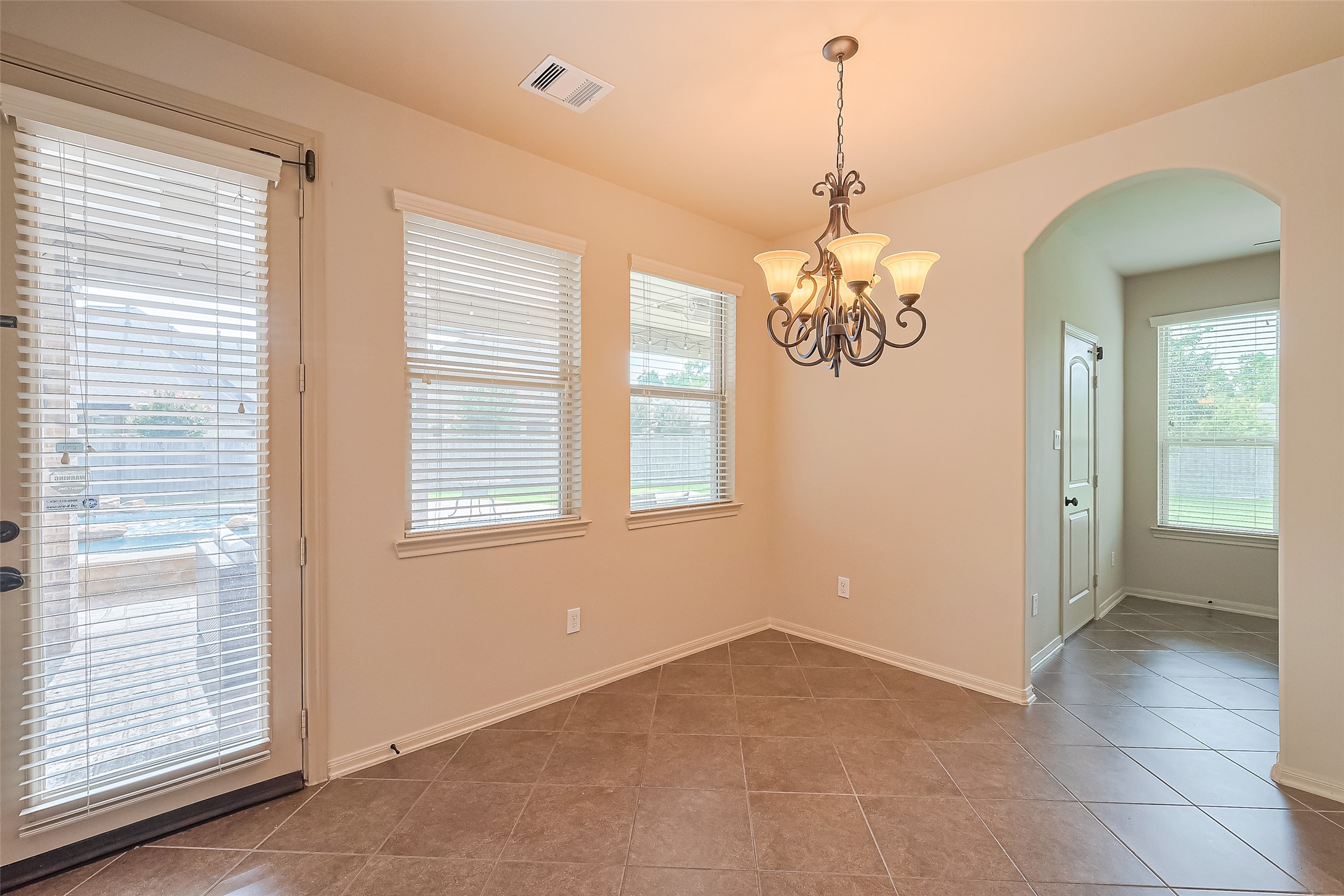19 Sandwell Place Spring, TX 77389 - Photo 15 of 50 Bright breakfast area.
