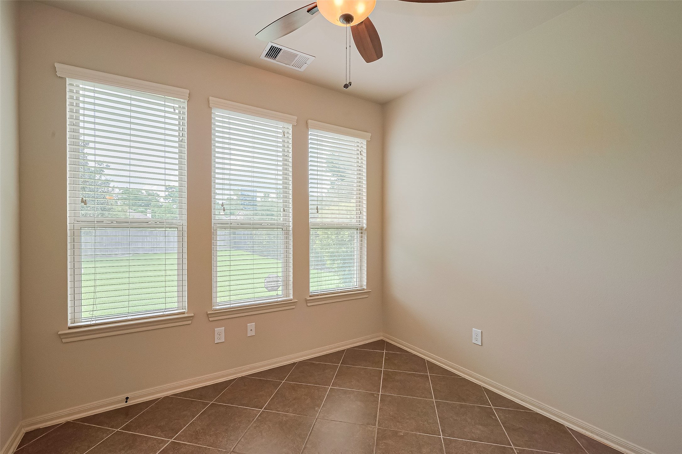 19 Sandwell Place Spring, TX 77389 - Photo 17 of 50 Charming flex space behind breakfast area, ideal for study, reading, or hobbies.