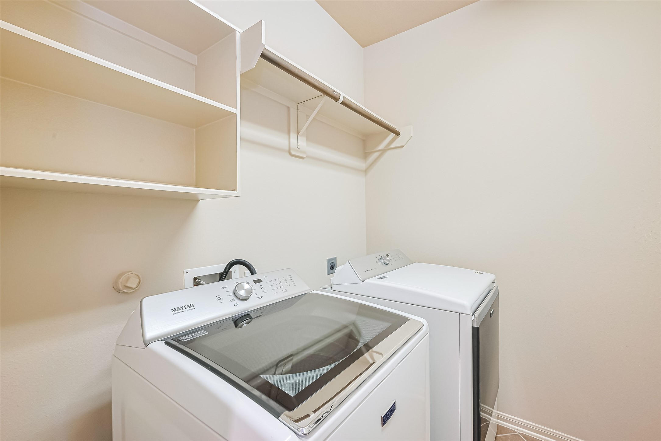 19 Sandwell Place Spring, TX 77389 - Photo 21 of 50 Dedicated laundry area.