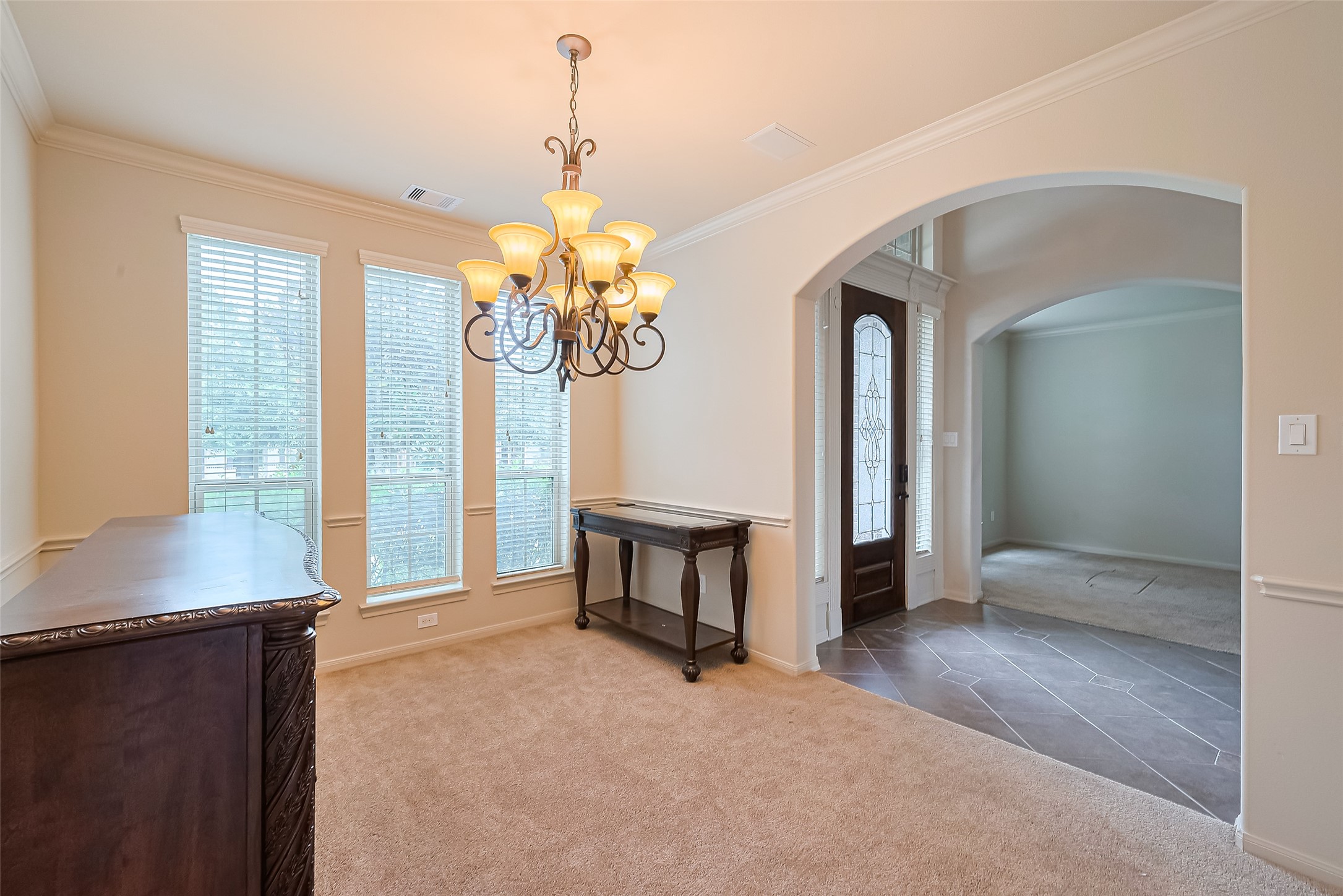 19 Sandwell Place Spring, TX 77389 - Photo 5 of 50 Beautiful dining space for entertaining.