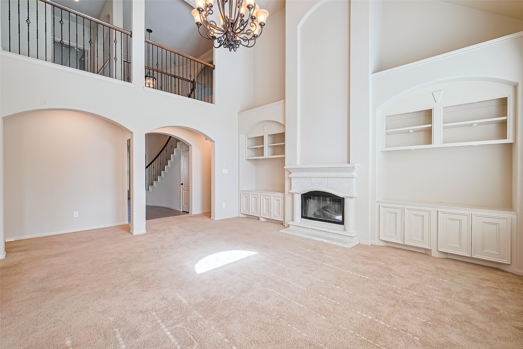 19 Sandwell Place Spring, TX 77389 - Photo 9 of 50 Comfortable living area with elegant details.