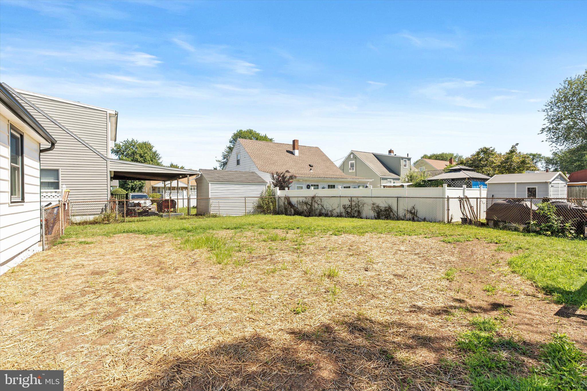 40 Unwin Drive Hamilton, NJ 08610 - Photo 25 of 26 a front view of house with a garden
