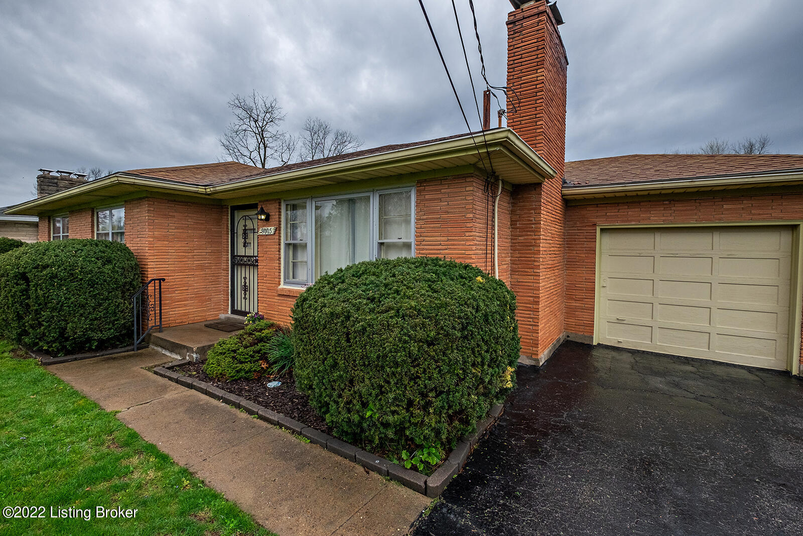 9005 Waltlee Road Louisville, KY 40291 - Photo 2 of 41 0004