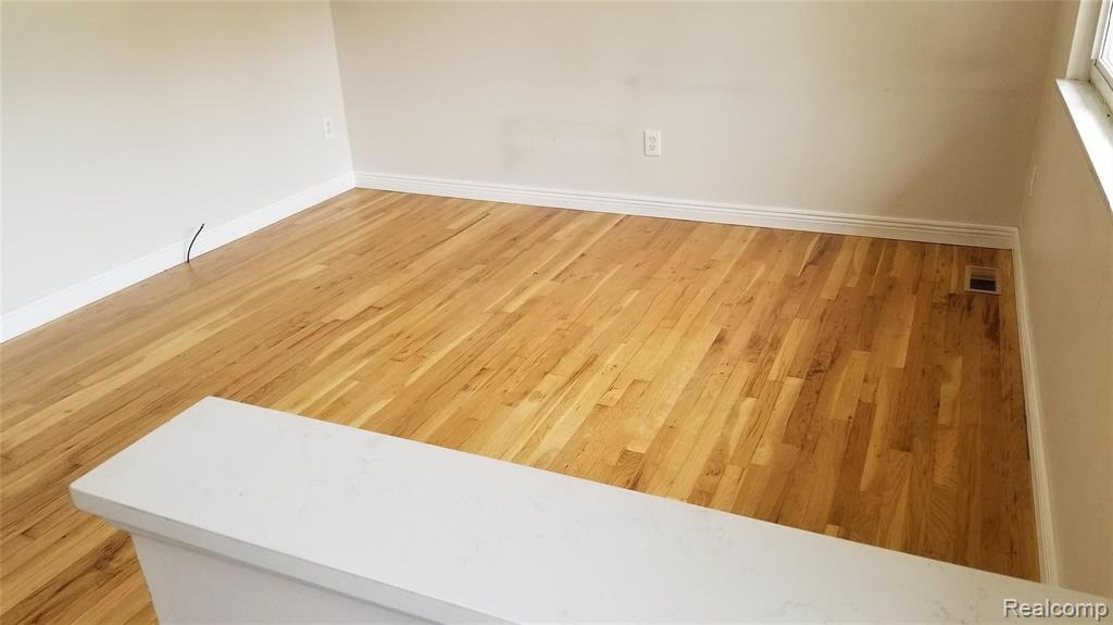8358 Harding Center Line, MI 48015 - Photo 3 of 26