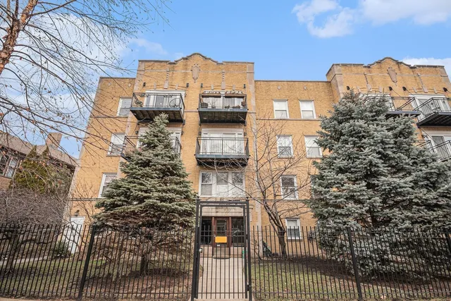 $169,900 | 2008 West Greenleaf Avenue, Unit 3, Chicago, IL 60645
