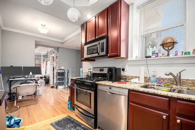 $175,000 | 2008 West Greenleaf Avenue, Unit 3, Chicago, IL 60645