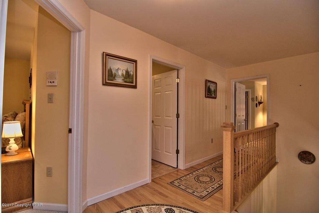 223 Thomas Road Blakeslee, PA 18610 - Photo 31 of 49 2nd Floor Hall View 2