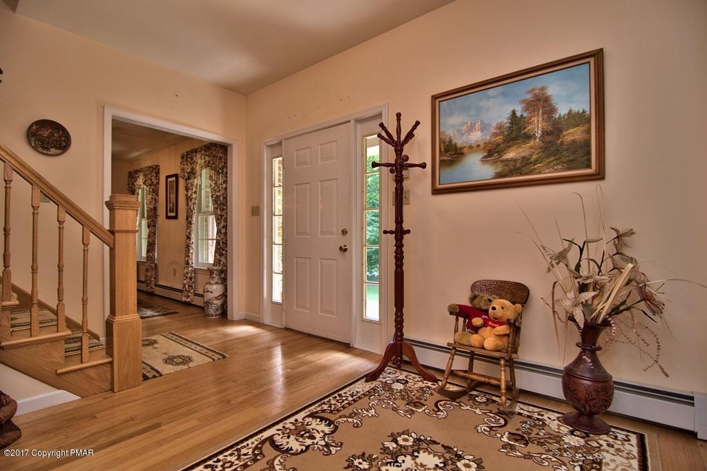 223 Thomas Road Blakeslee, PA 18610 - Photo 4 of 49 Foyer View 1