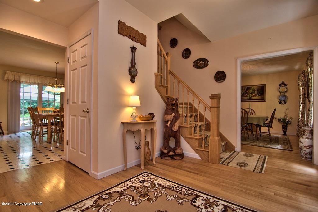 223 Thomas Road Blakeslee, PA 18610 - Photo 5 of 49 Foyer View 2