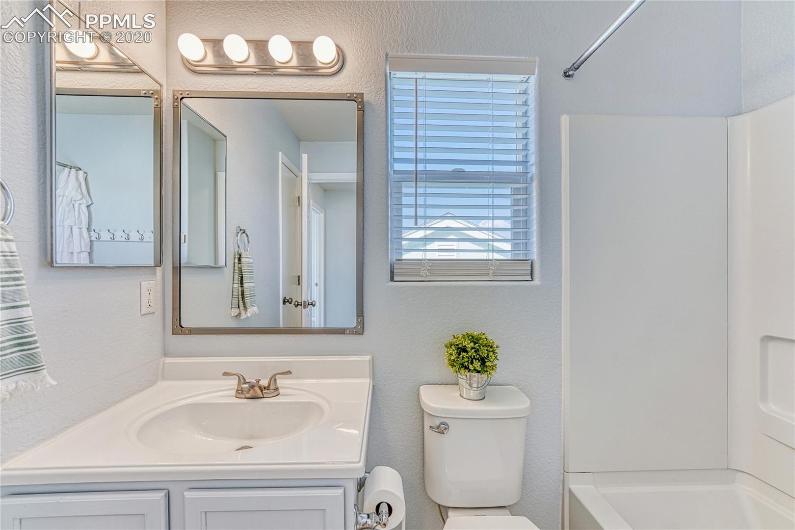 6554 Hannah Rose Road Colorado Springs, CO 80923 - Photo 23 of 29 Full bath on upper level.