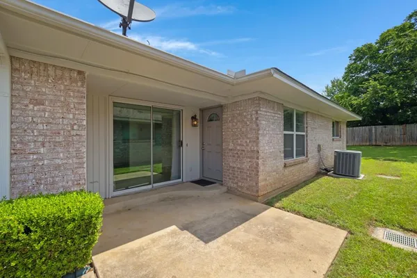 $425,000 | 2416-2418 Bolivar Street, Denton, TX 76201