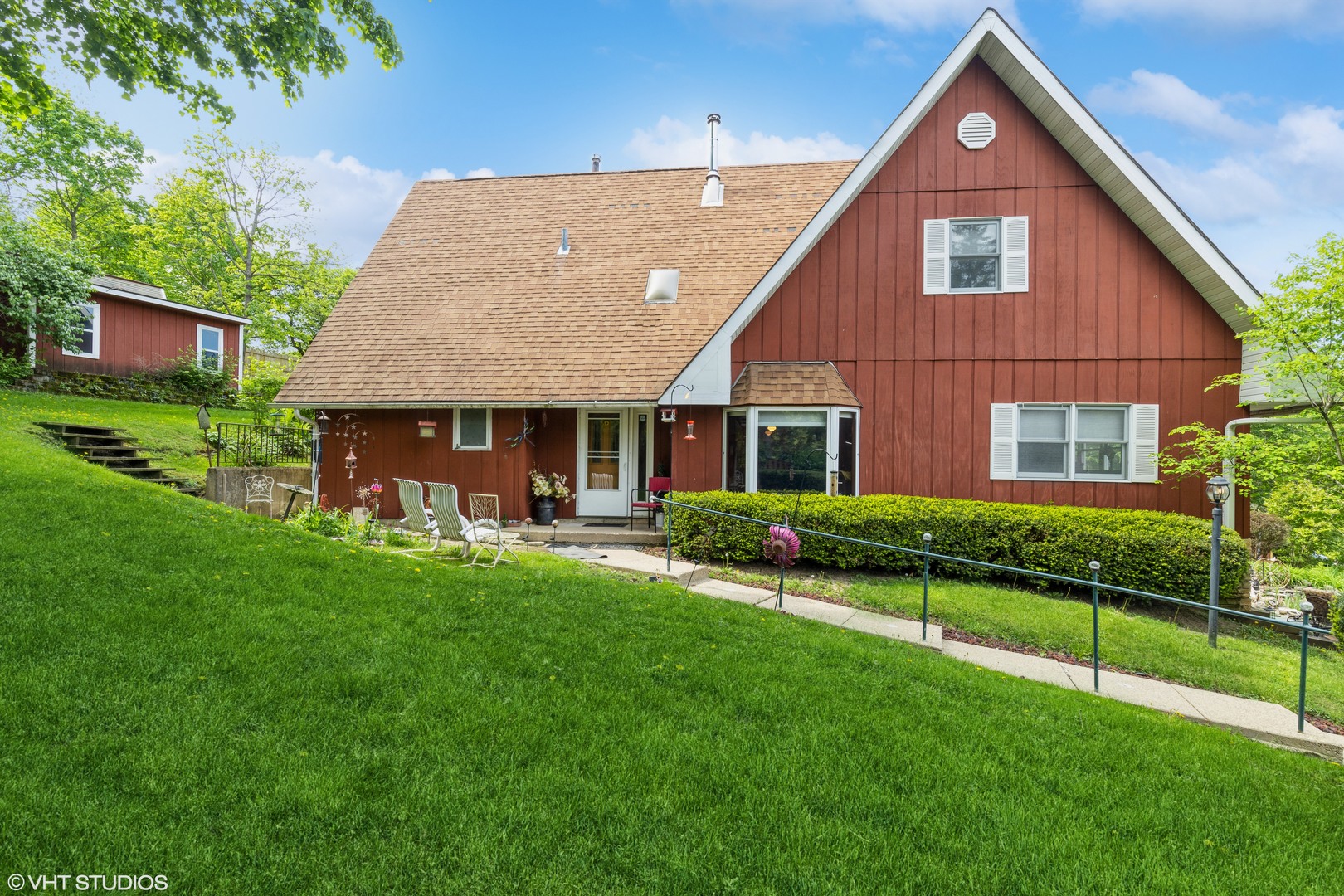 35W461 Country School Road Dundee, IL 60102 - Photo 1 of 32 a front view of a house with a yard and porch