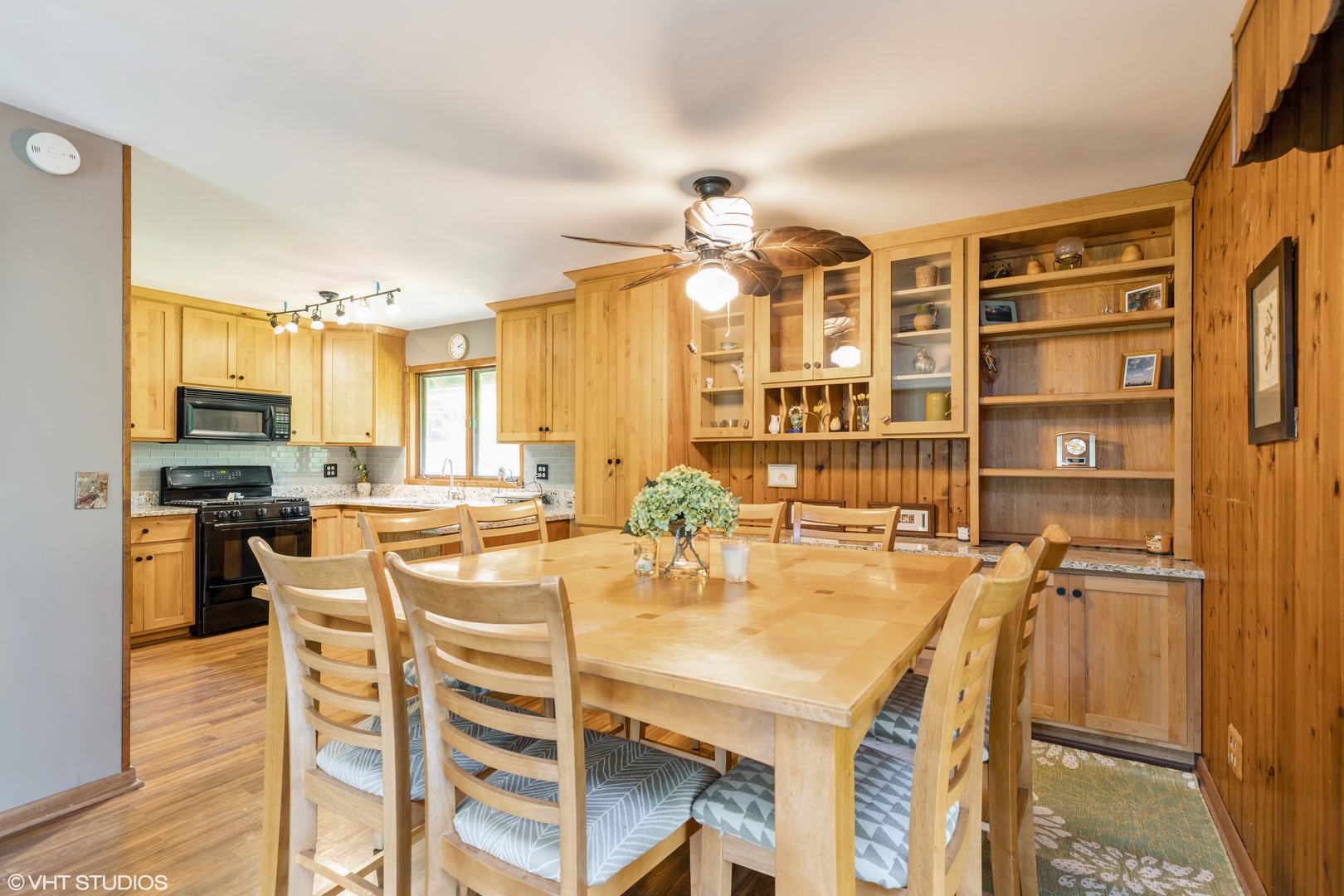 35W461 Country School Road Dundee, IL 60102 - Photo 13 of 32 a view of a dining room with furniture