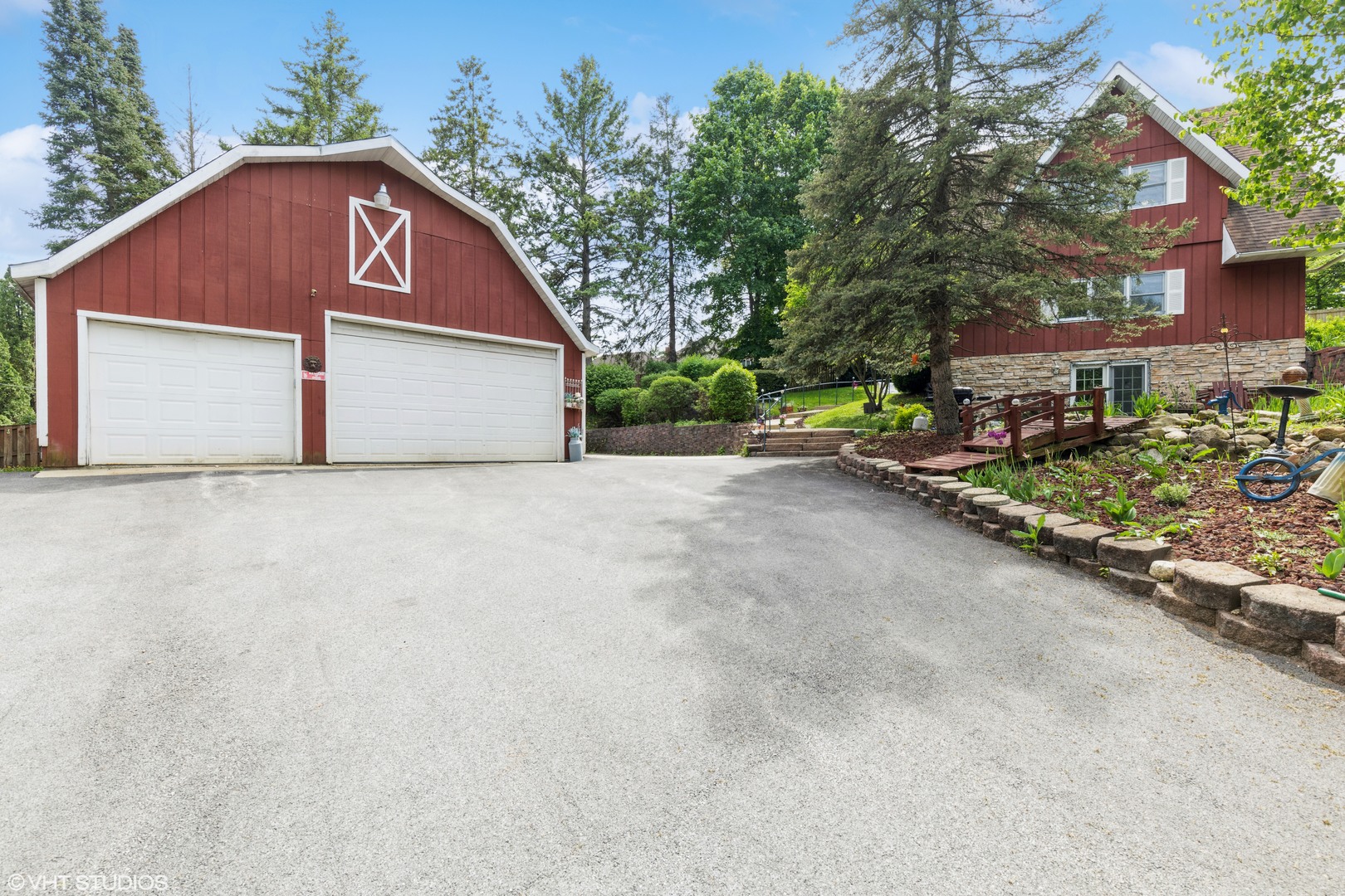 35W461 Country School Road Dundee, IL 60102 - Photo 29 of 32 a view of a small house with a street
