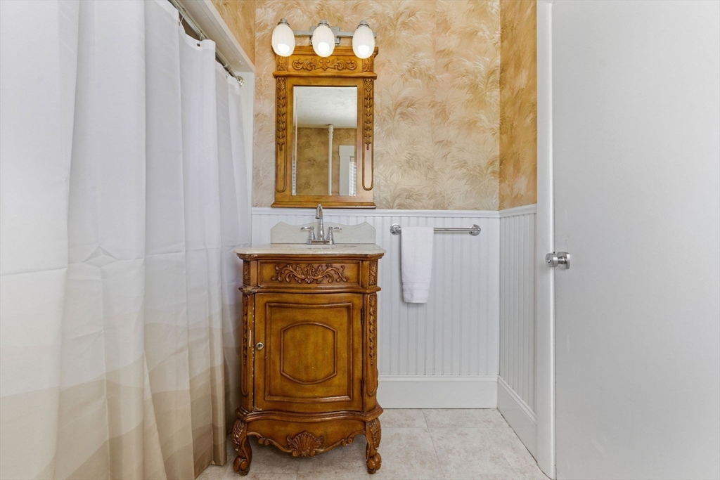 6 Highland Street Wakefield, MA 01880 - Photo 14 of 42