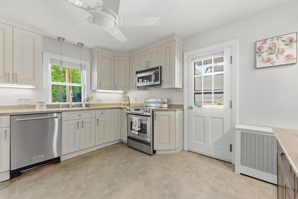 6 Highland Street Wakefield, MA 01880 - Photo 9 of 42