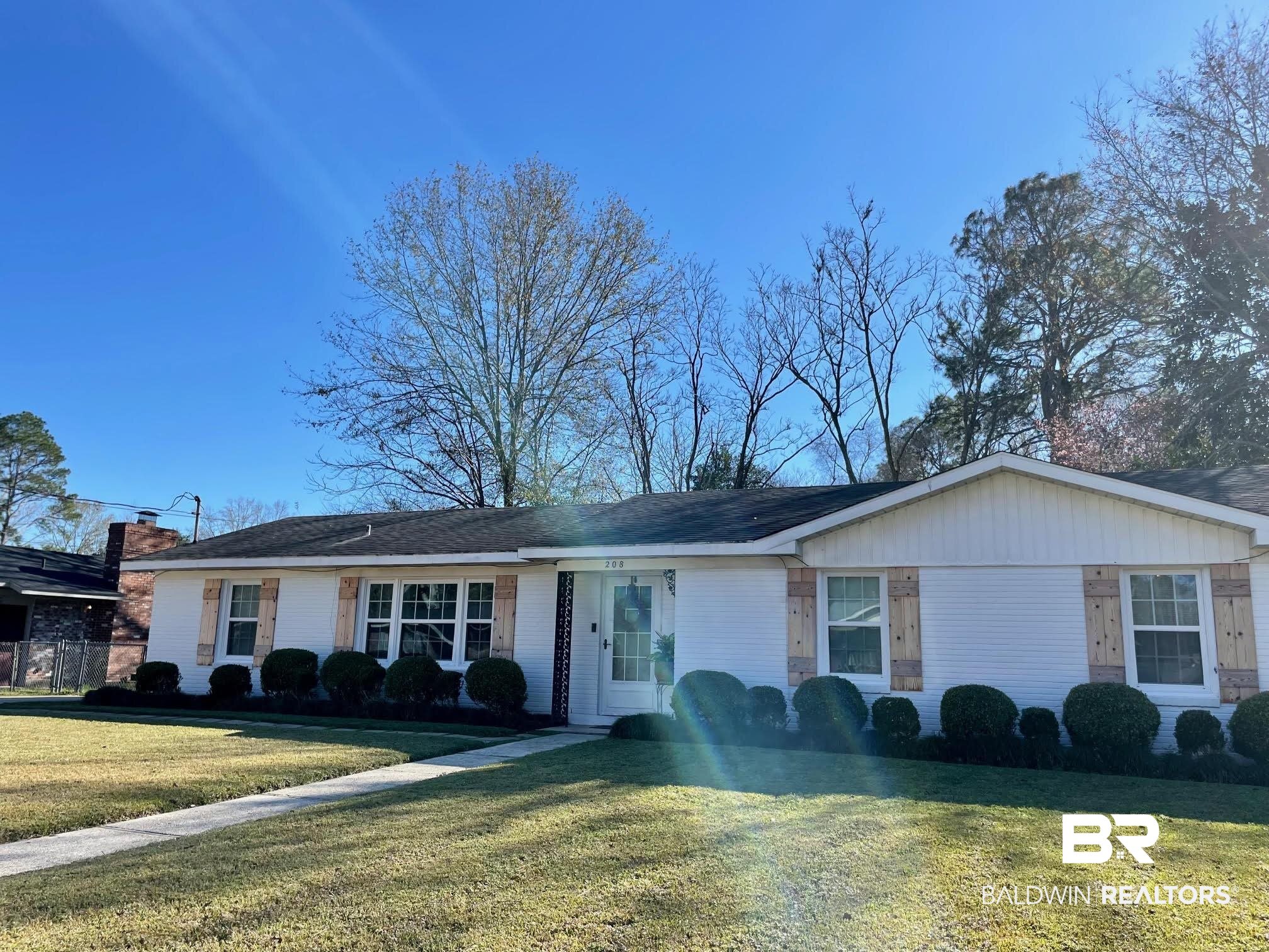 208 North Pine Street Brewton, AL 36426 - Photo 1 of 17