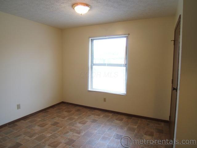3870 Petzinger Road, Unit 3872 Columbus, OH 43232 - Photo 5 of 8 3872DiiningArea