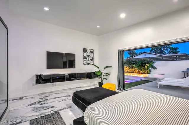 $7,000 | 5785 Edna Avenue, Las Vegas, NV 89146