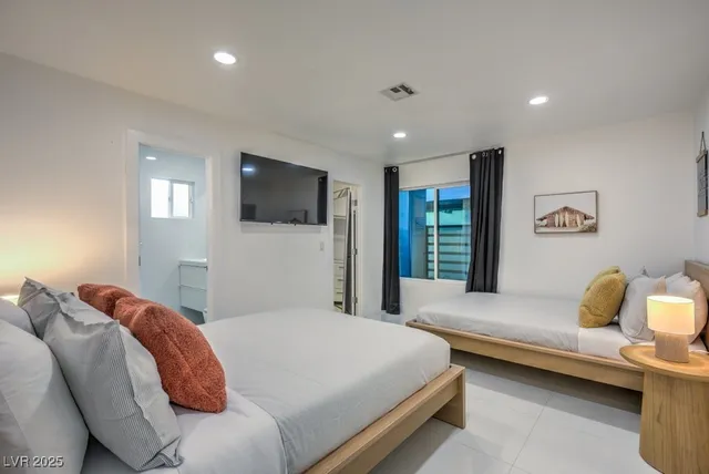 $7,000 | 5785 Edna Avenue, Las Vegas, NV 89146