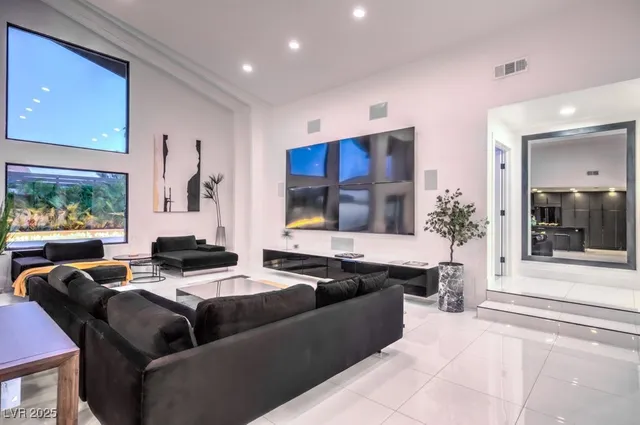 $7,000 | 5785 Edna Avenue, Las Vegas, NV 89146