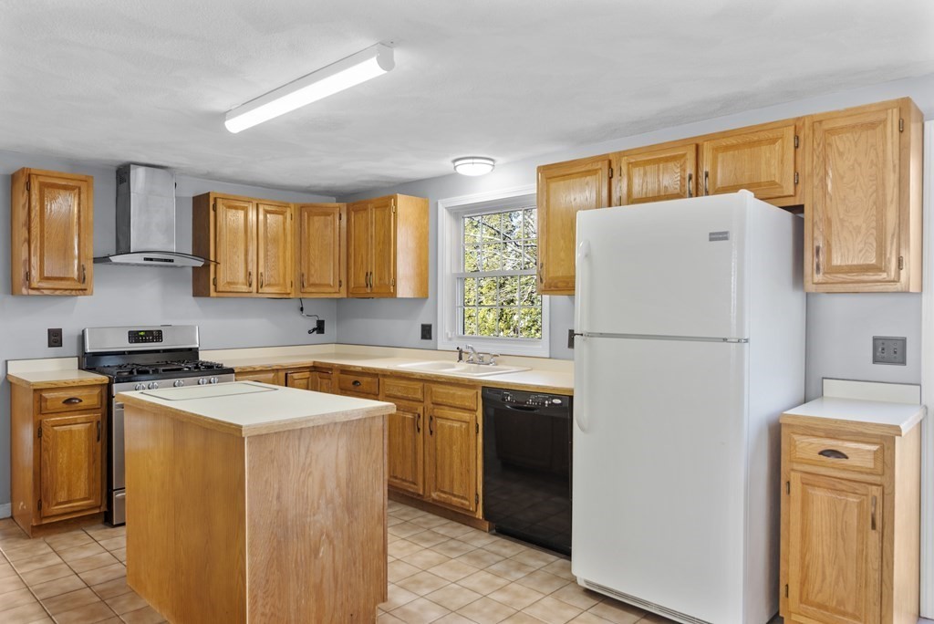 87 Ellsworth Road Peabody, MA 01960 - Photo 8 of 27 Gallery Image 8