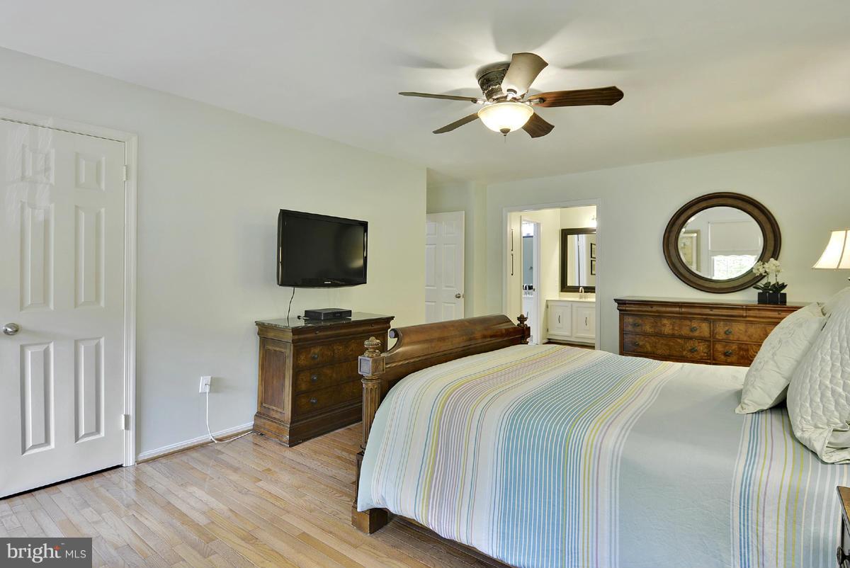 11017 Blue Roan Road Oakton, VA 22124 - Photo 13 of 30 King-Size Master Suite