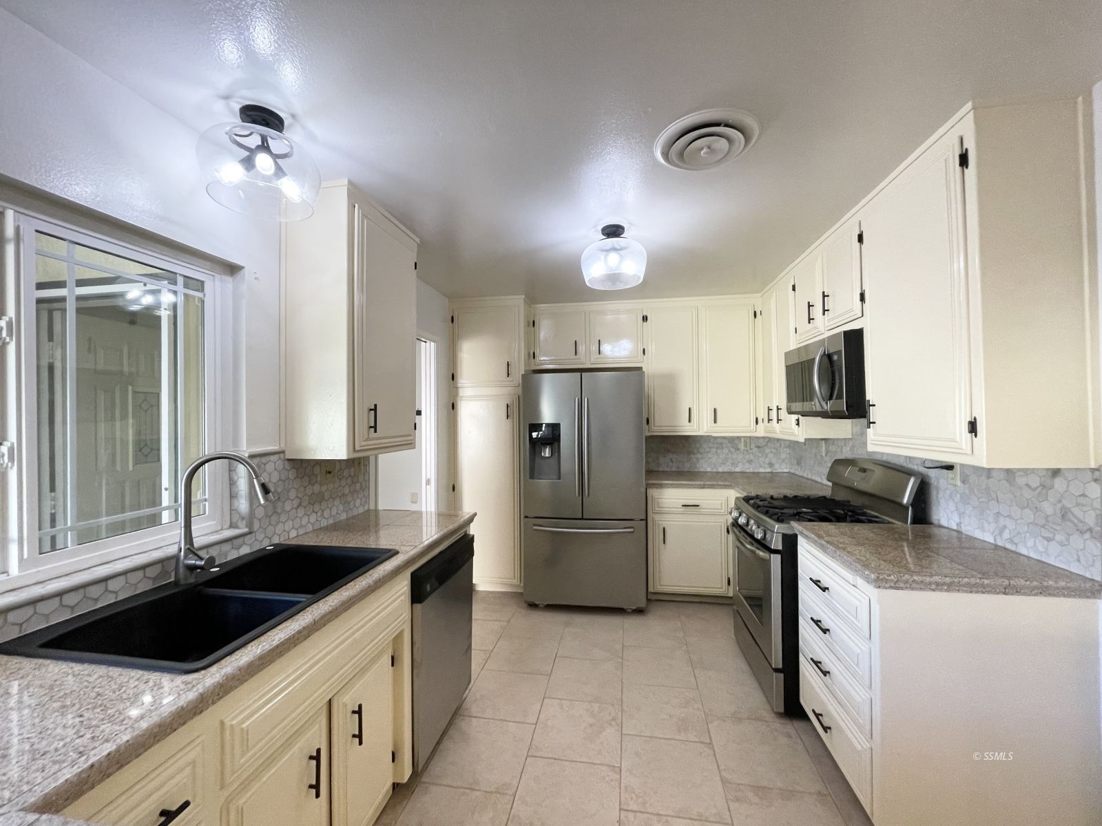725 Fendrick Circle Ridgecrest, CA 93555 - Photo 9 of 27