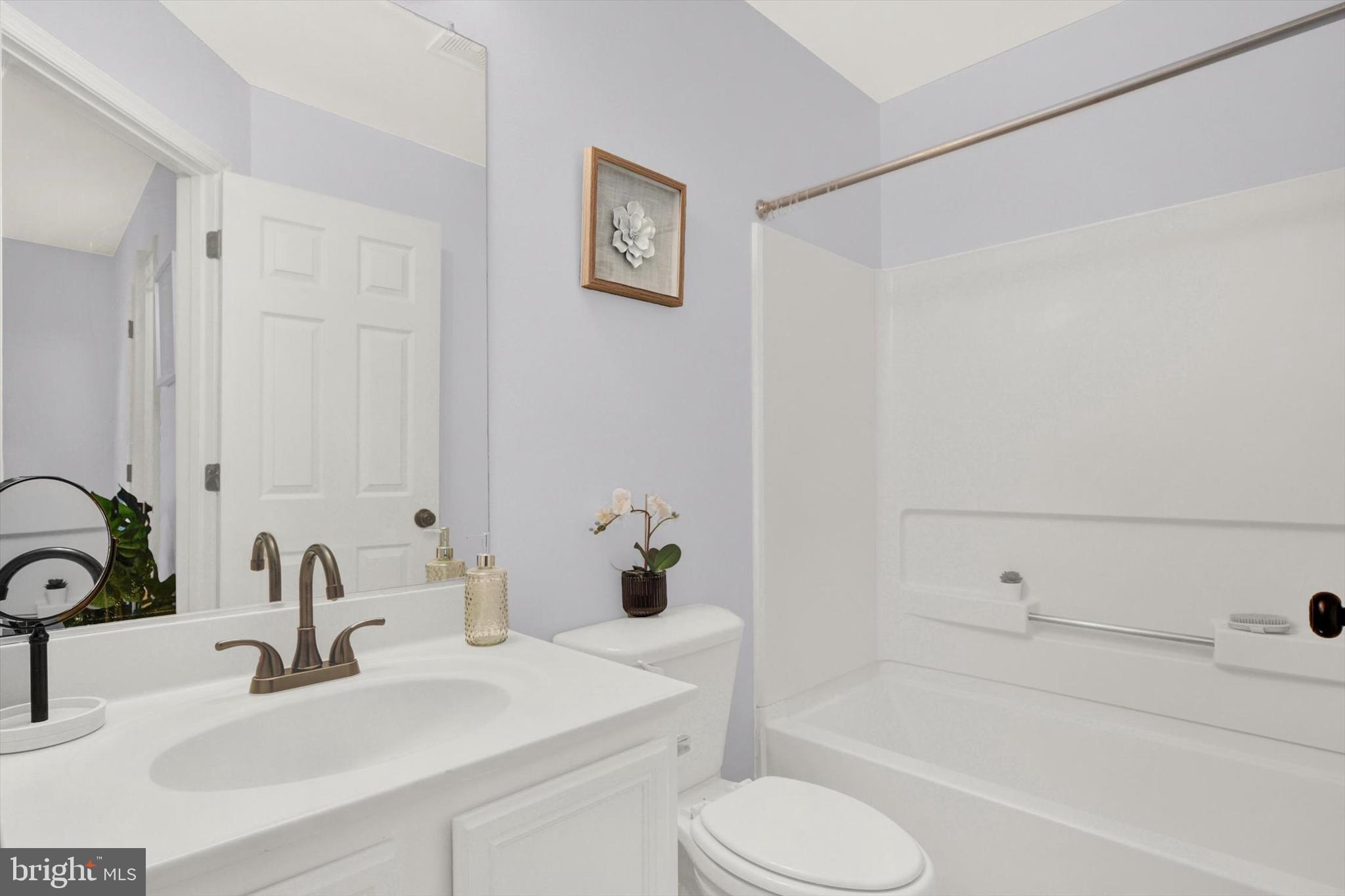 6522 Ridgeborne Drive Rosedale, MD 21237 - Photo 16 of 25 Primary bathroom
