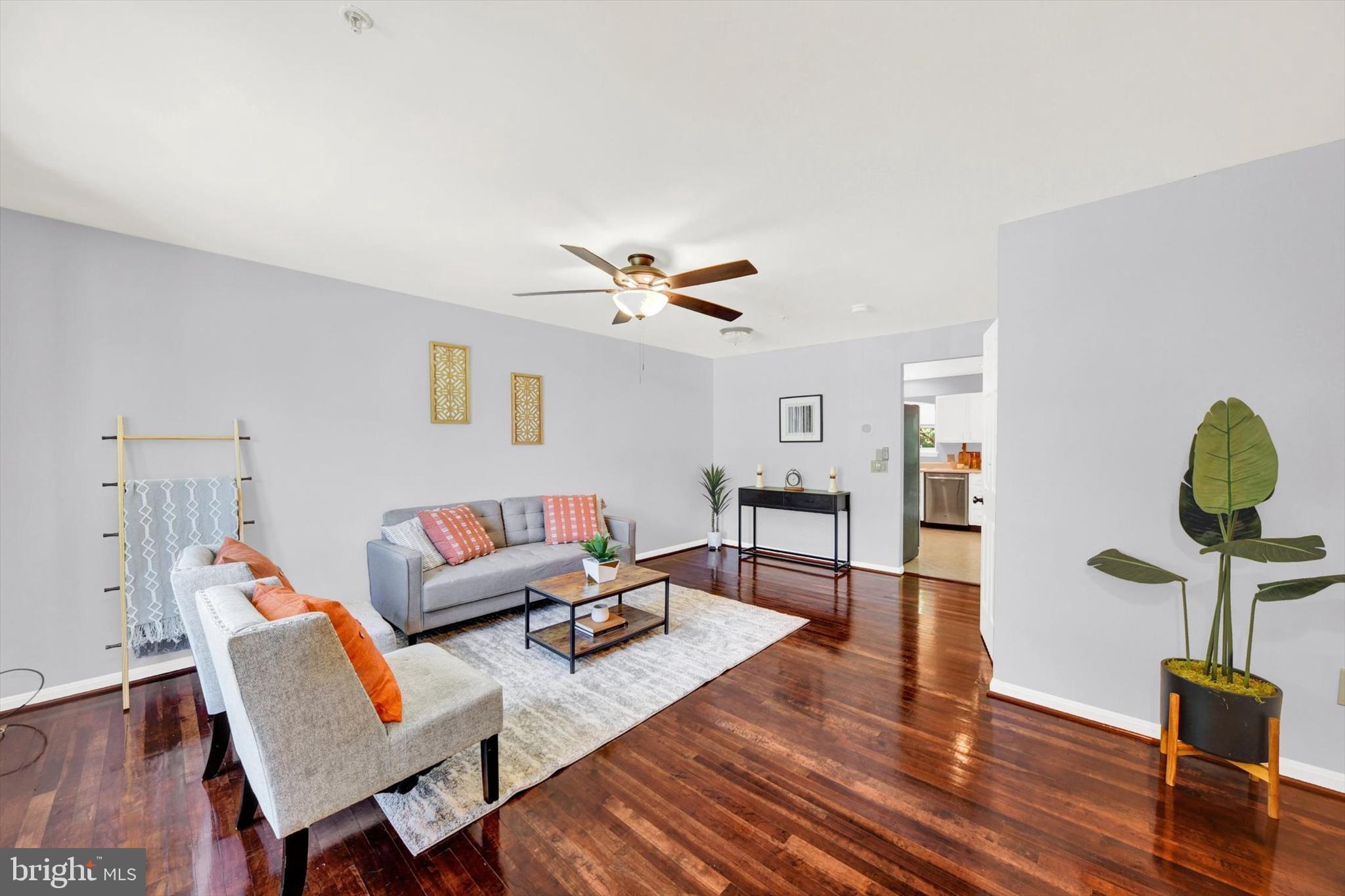 6522 Ridgeborne Drive Rosedale, MD 21237 - Photo 4 of 25 Living room