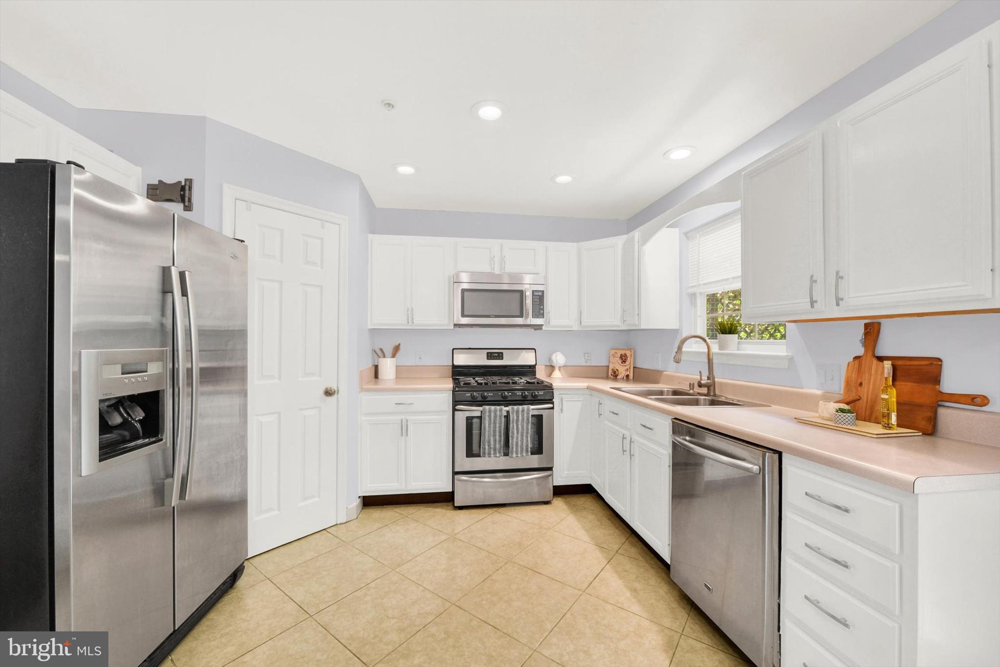 6522 Ridgeborne Drive Rosedale, MD 21237 - Photo 7 of 25 Kitchen