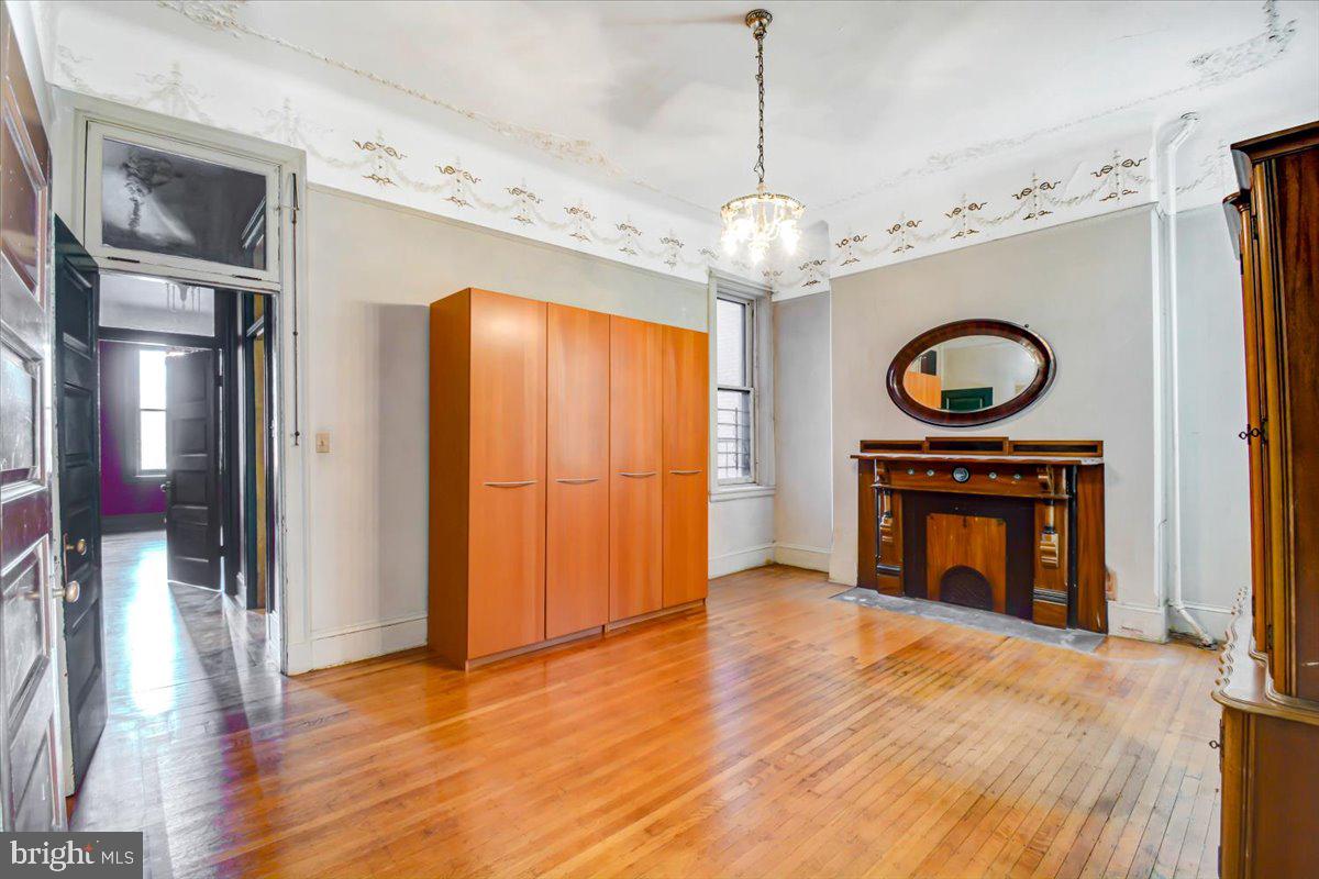 1718 Eutaw Place Baltimore, MD 21217 - Photo 31 of 65 BR3-Hand cast, painted plaster on frieze & ceiling