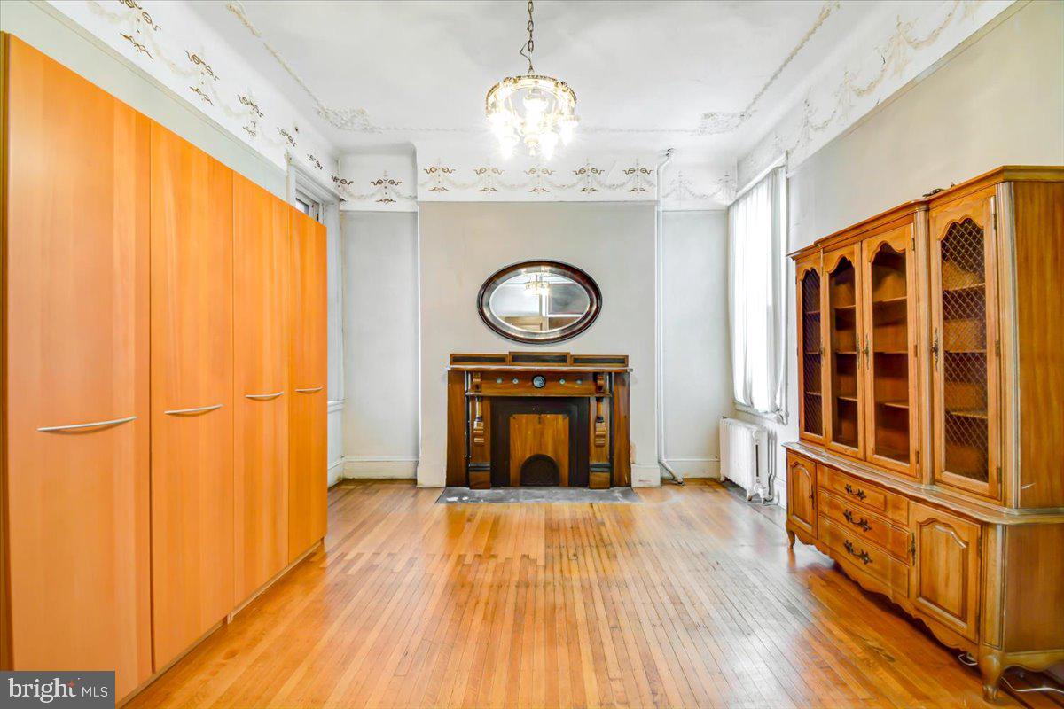 1718 Eutaw Place Baltimore, MD 21217 - Photo 33 of 65 BR3- upper 1 Custom Fireplace