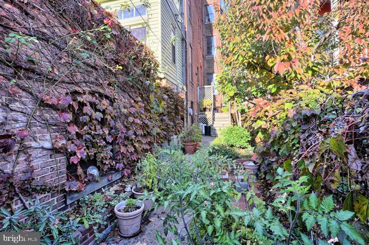 1718 Eutaw Place Baltimore, MD 21217 - Photo 62 of 65 Fully Fenced Courtyard with side deck access