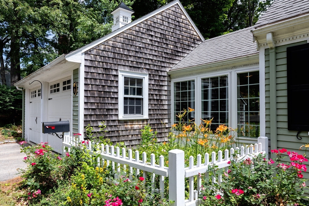 9 Hoover Road Hingham, MA 02043 - Photo 5 of 27