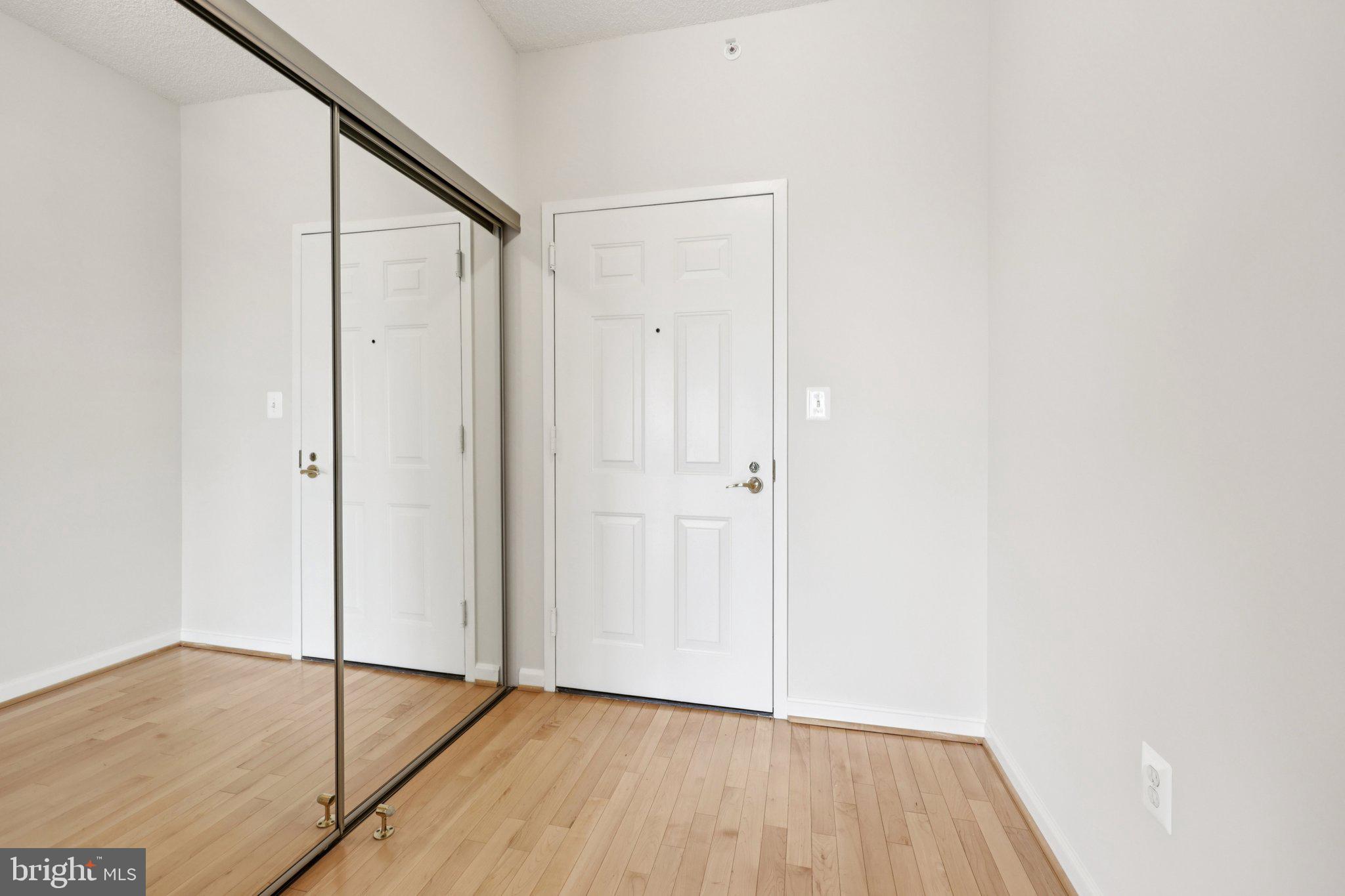 19375 Cypress Ridge Terrace, Unit 1111 Leesburg, VA 20176 - Photo 4 of 52 Entry foyer with mirror closet doors