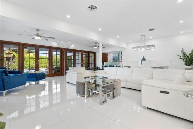 $6,000 | 440 North Rainbow Drive, Hollywood, FL 33021