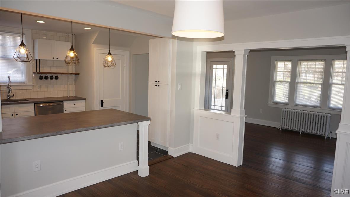 808 Pembroke Road Bethlehem, PA 18018 - Photo 13 of 44