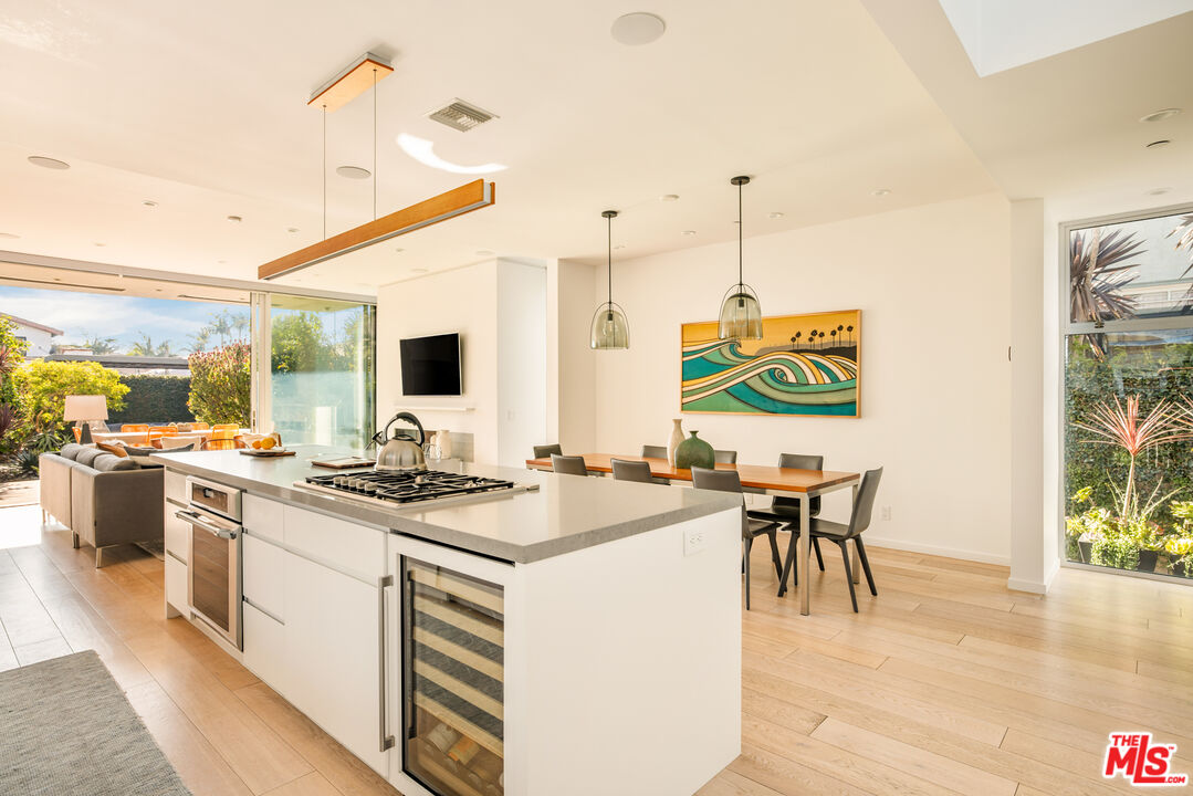 2901 Grayson Avenue Venice, CA 90291 - Photo 12 of 35 a kitchen with a table chairs stove and microwave